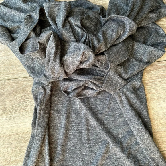 Banana Republic  Tiered Ruffle Long Sleeves Stretch Blouse - Picture 14 of 14